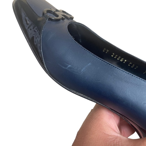 Salvatore Ferragamo Boutique
navy blue leather pumps 1.5 in.
heel. Women's 7.5 B - Picture 15 of 16